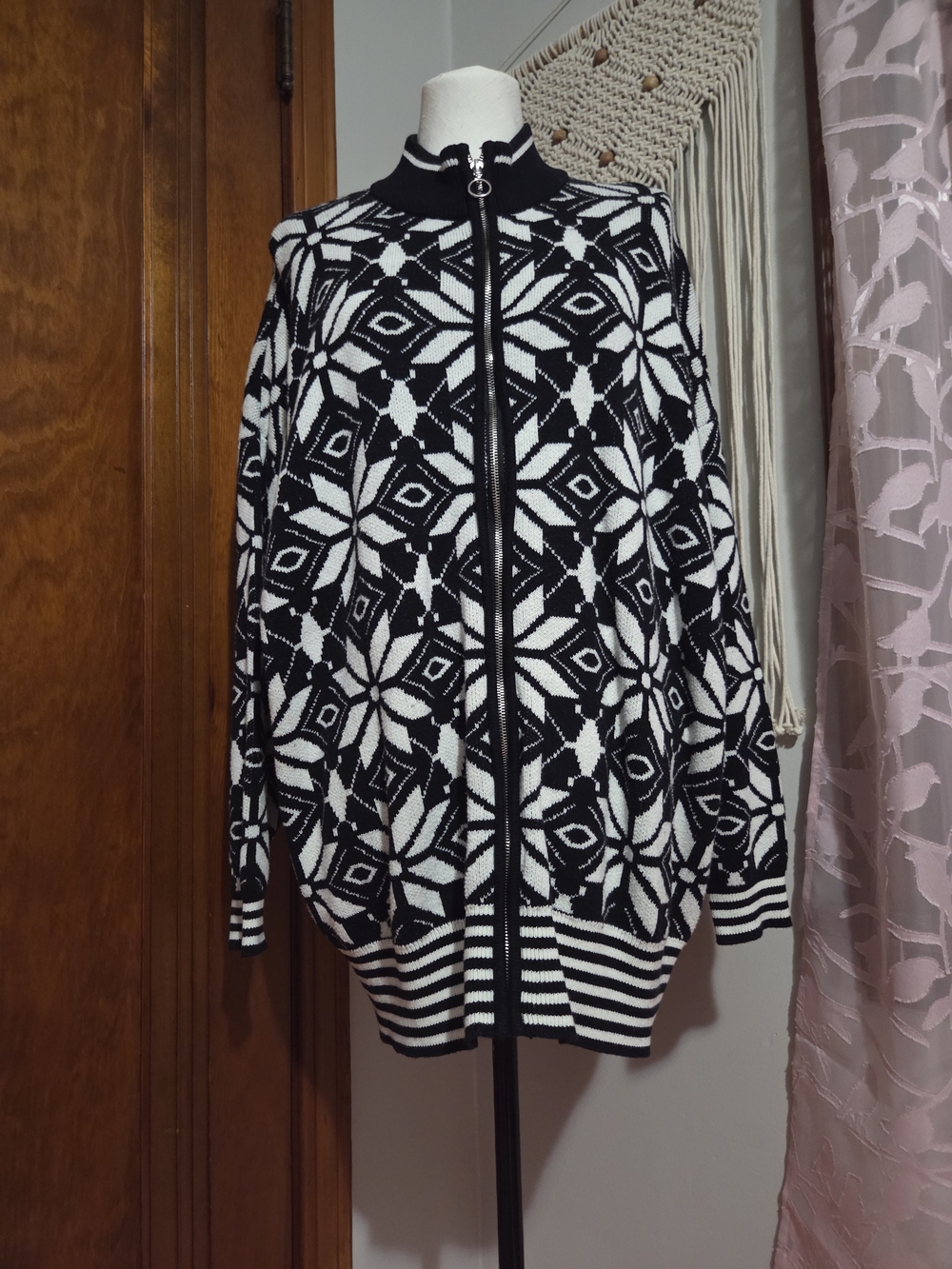 Lane Bryant Black & White Geometric Zip Cardigan